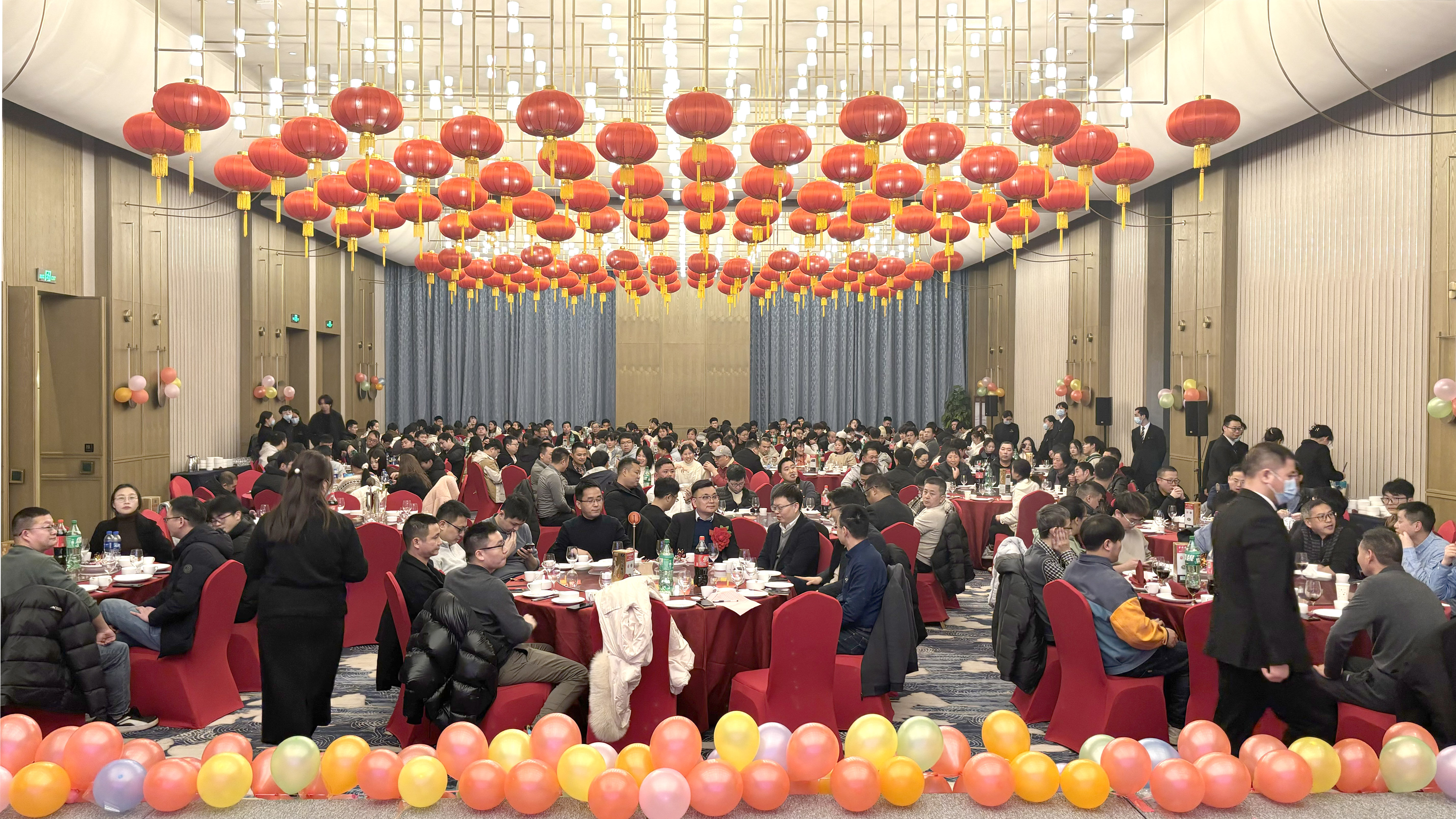 乘风破浪创佳绩 继往开来铸辉煌  太阳成集团微2023年度表彰大会暨2024年迎春晚会胜利召开