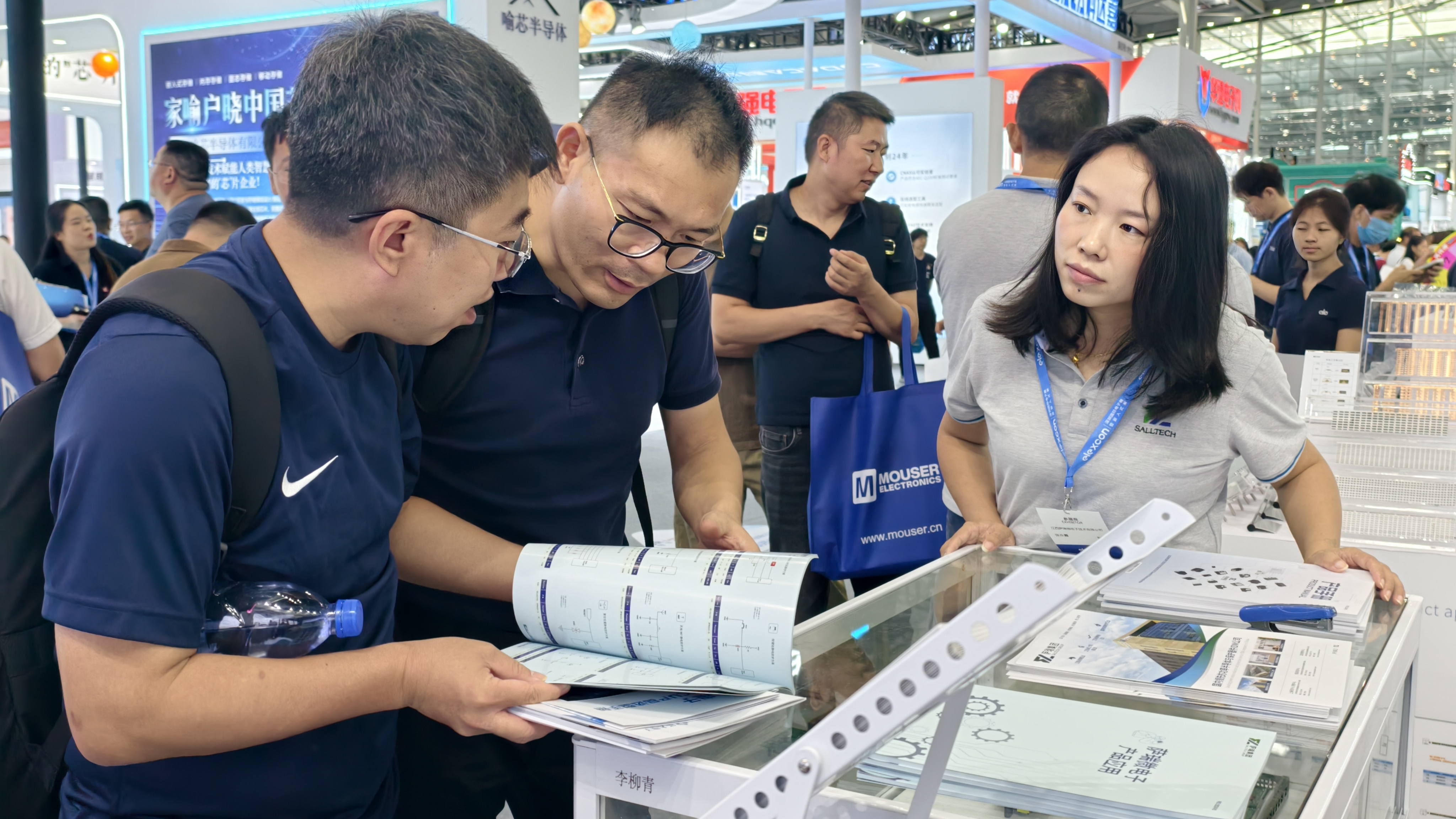 荣耀收官！江西太阳成集团微电子闪耀 2025 深圳电子展并荣获年度大奖